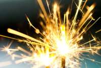 Una explosión de fuegos pirotécnicos dejó cinco heridos durante una fiesta popular de Cuenca.