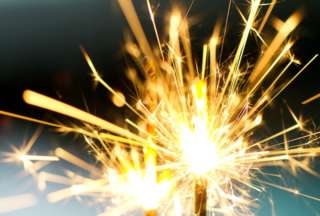 Una explosión de fuegos pirotécnicos dejó cinco heridos durante una fiesta popular de Cuenca.