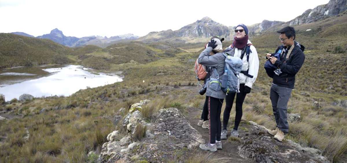 Las lagunas del Cajas se han convertido en el mayor atractivo para los turistas nacionales y extranjeros. Se puede caminar en sus alrededores. 