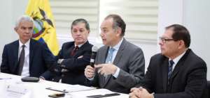 Las autoridades del sector se reunieron en Quito para el acto de reparaci&oacute;n a las v&iacute;ctimas.
