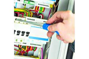 Mujeres se capacitan en instalaciones el&eacute;ctricas