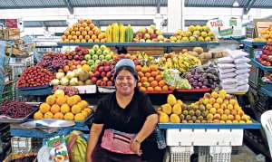 El mercado lleno de colorido y bullicio (Portafolio Gr&aacute;fico)