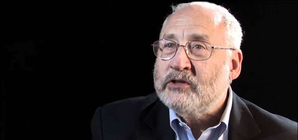 El Premio Nobel de Econom&iacute;a, Joseph Stiglitz, escribi&oacute; un informe con el experto anticorrupci&oacute;n Mark Pieth. 