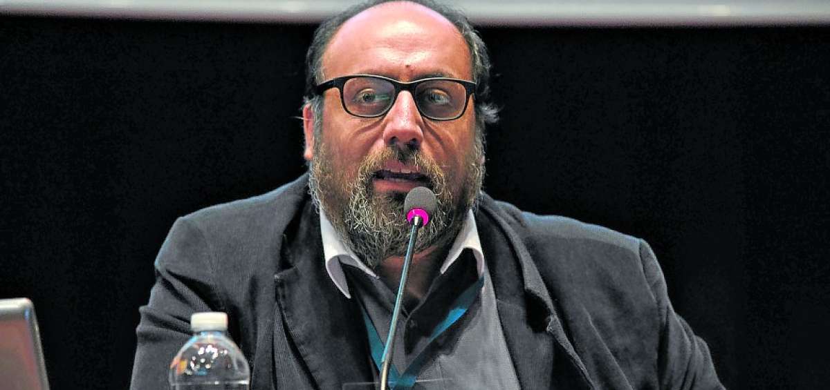 Del Valle present&oacute; la ponencia &lsquo;Crisis Intercultural en la Araucan&iacute;a de Chile. Industria cultural y hegemon&iacute;a&rsquo;.