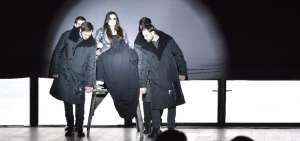 Una modelo ucraniana en silla de ruedas desfila en el&nbsp;Fashion Week de Kiev