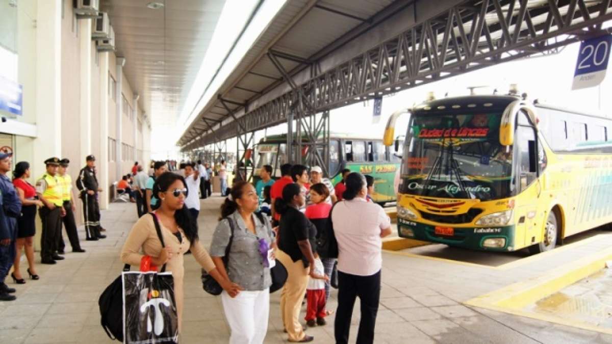 Usuarios constataron y utilizaron las nuevas instalaciones una vez inaugurado el Terminal Terrestre de la capital de la provincia de Los R&iacute;os. Foto: Cortes&iacute;a del Ministerio de Transporte y Obras P&uacute;blicas