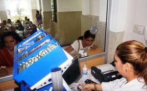El IESS en la farmacia cuenta ya con un sistema digitalizado para el almacenamiento de 4.000 f&aacute;rmacos. Foto: Mario Rodr&iacute;guez / El Tel&eacute;grafo