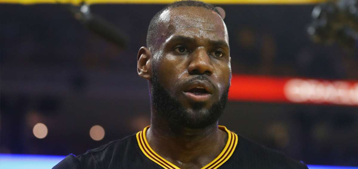 Los Cavaliers derrotan a los Warriors y se mantienen con vida en la final de la NBA