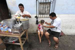 Hay que evitar que el ni&ntilde;o consuma alimentos preparados en condiciones poco higi&eacute;nicas.