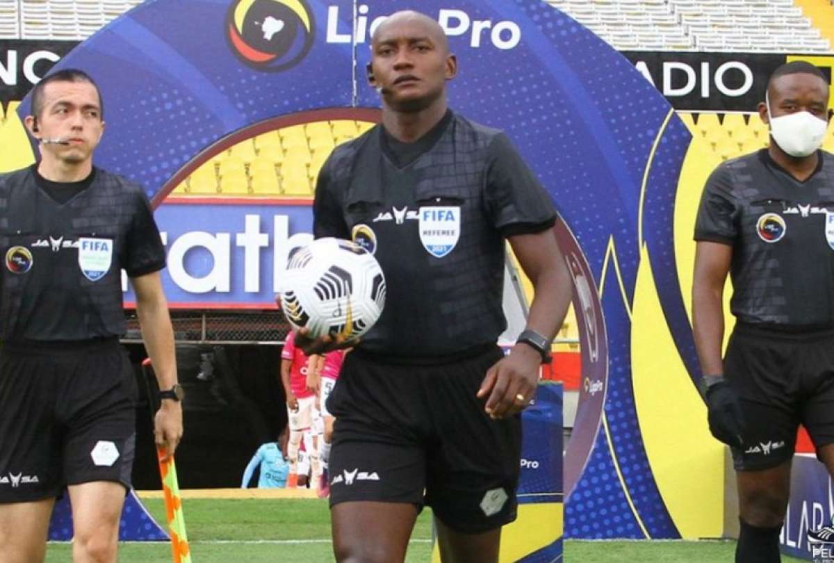 Augusto Arag&oacute;n pitar&aacute; la gran final de la LigaPro 2021 en Guayaquil