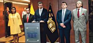&Iacute;&ntilde;igo Salvador, procurador General del Estado (centro), resumi&oacute; los pormenores del encuentro con los representantes de la empresa brasile&ntilde;a. 