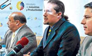 Renato Carl&oacute;, titular de la ALFE (izq.), Diego Egas y Gino Cornejo, funcionarios del Mipro, explicaron lo que ser&aacute; el evento de ese sector productivo. Foto: Andr&eacute;s Darquea / El Tel&eacute;grafo