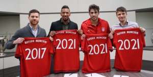 Bayern anuncia las renovaciones de M&uuml;ller, Xabi Alonso, Boateng y Javi Mart&iacute;nez