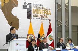 El ministro coordinador de Sectores Estrat&eacute;gicos, Rafael Poveda, dio la bienvenida a los representantes del sector minero. Foto: Cortes&iacute;a Ministerio de Sectores Estrat&eacute;gicos