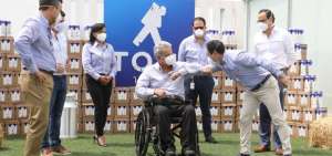 El presidente de la Rep&uacute;blica, Len&iacute;n Moreno, cumpliendo los protocolos de bioseguridad, visit&oacute; la planta de producci&oacute;n de l&aacute;cteos de Tonicorp, en Guayaquil. 