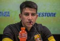 Fernando Gaibor tuvo un momento de nervios en la rueda de prensa con Barcelona