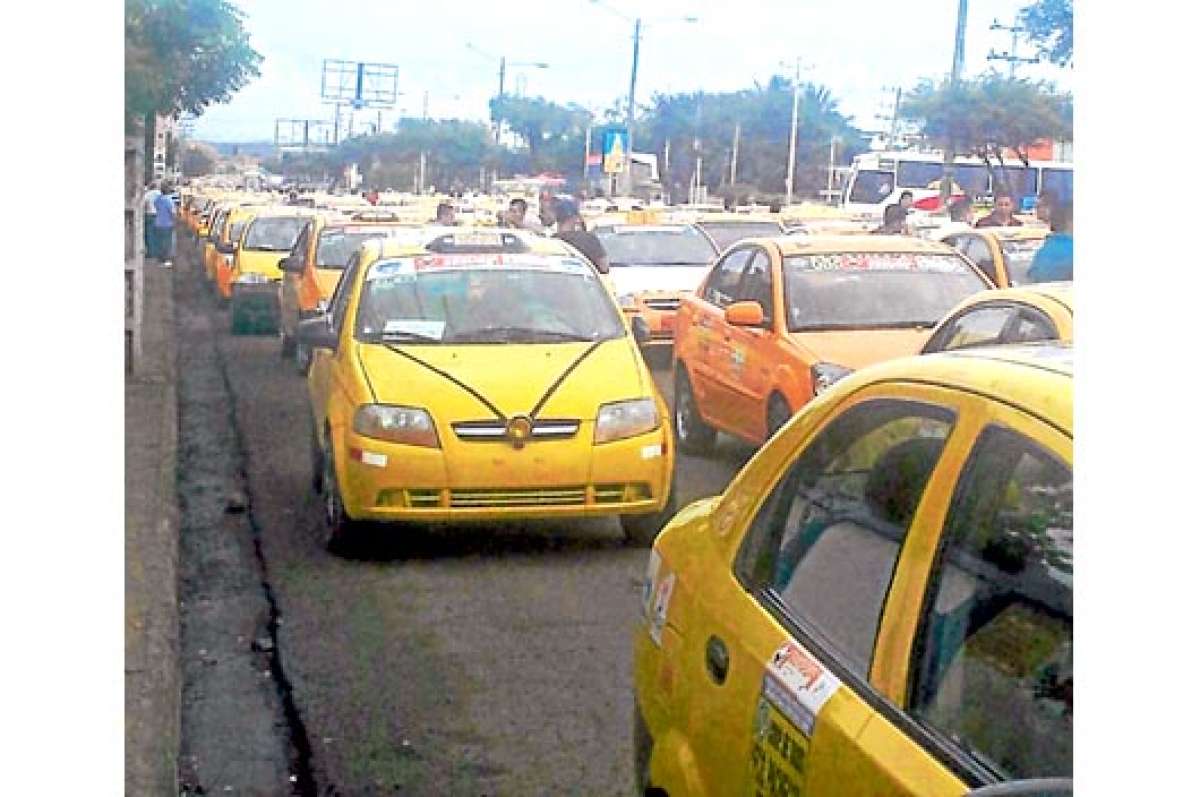 Los conductores de taxis de Portoviejo quieren trasladar sus inquietudes a las autoridades. Foto: Mario Rodr&iacute;guez / El Tel&eacute;grafo.