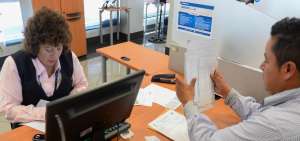 Los interesados deben descargar la solicitud de la p&aacute;gina web del SRI. La documentaci&oacute;n podr&aacute; ser presentada en cualquier oficina de la entidad.