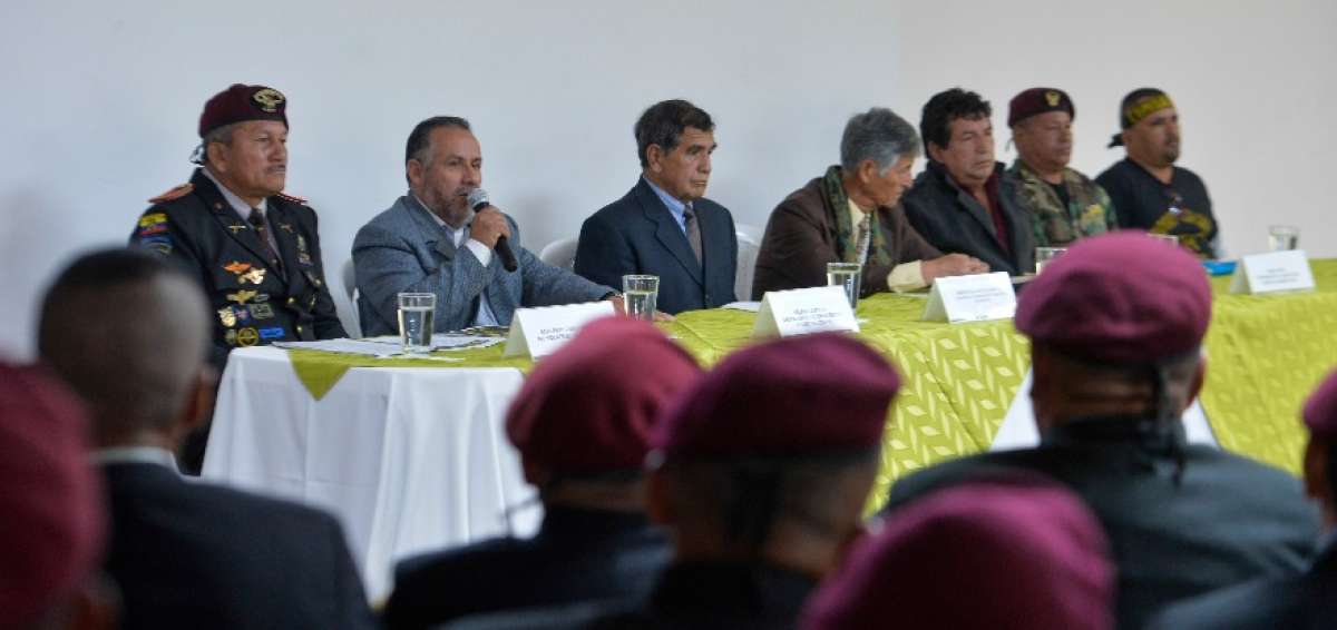 Cerca de 3.000 militares retirados apoyar&aacute;n al oficialismo en el balotaje.