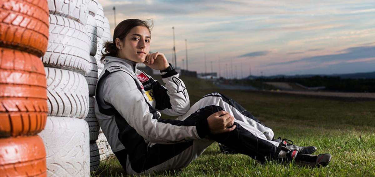 Tatiana Calder&oacute;n ha trabajado durante las &uacute;ltimas dos temporadas con el Alfa Romeo Sauber F1 Team y actualmente cumple con sus obligaciones como piloto de pruebas para el equipo.
