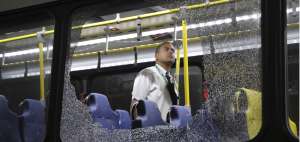 El autob&uacute;s de prensa de Rio-2016 atacado fue apedreado