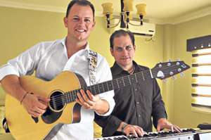 &lsquo;Sin pe&ntilde;a no hay para&iacute;so&rsquo;, lo nuevo de Max Andrade y Roy Maruri (Video)