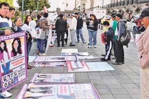 La familia de Juliana participa cada mi&eacute;rcoles en los plantones de Anadea para que su caso no sea olvidado. Foto: Miguel Jim&eacute;nez.