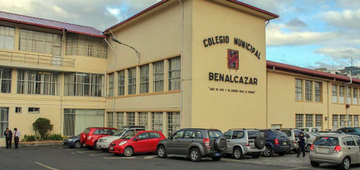El Colegio Municipal Sebasti&aacute;n de Benalc&aacute;zar fue fundado en 1951.