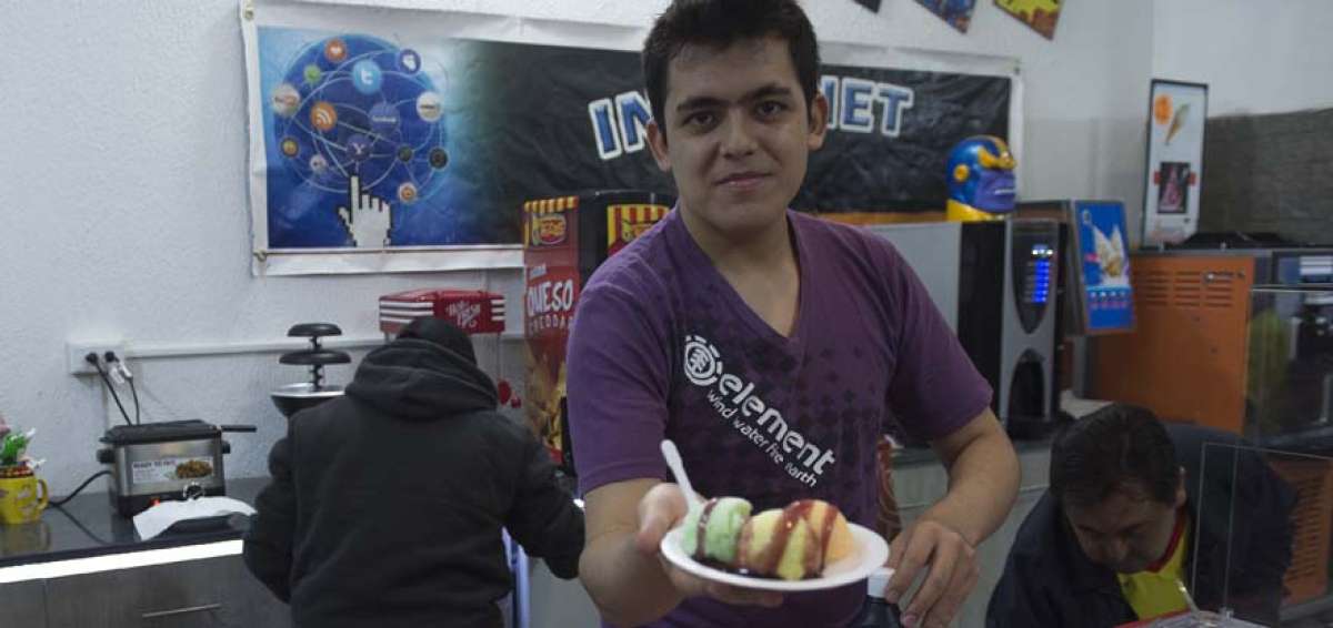 En el negocio Amigo Xpress, ubicado en la calle Bol&iacute;var, se puede tomar un caf&eacute;, consumir un helado y comprar una pel&iacute;cula o un c&oacute;mic.