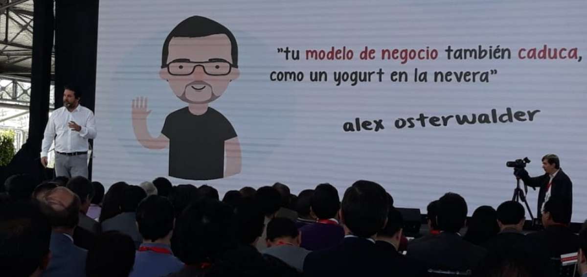 El espa&ntilde;ol Nestor Guerra ofreci&oacute; una conferencia en el Palacio de Cristal.