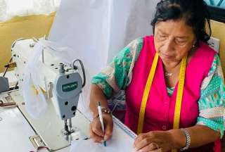 Yolanda Puruncajas impulsa su emprendimiento a través de la costura