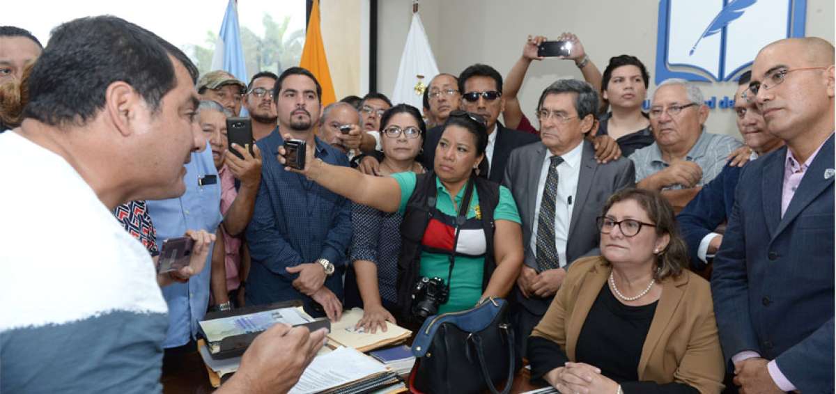 Gulnara Borja se desempe&ntilde;aba como vicerrectora de Investigaci&oacute;n, Gesti&oacute;n de Conocimiento y Posgrado. Dijo que la universidad no pod&iacute;a estar en acefal&iacute;a.