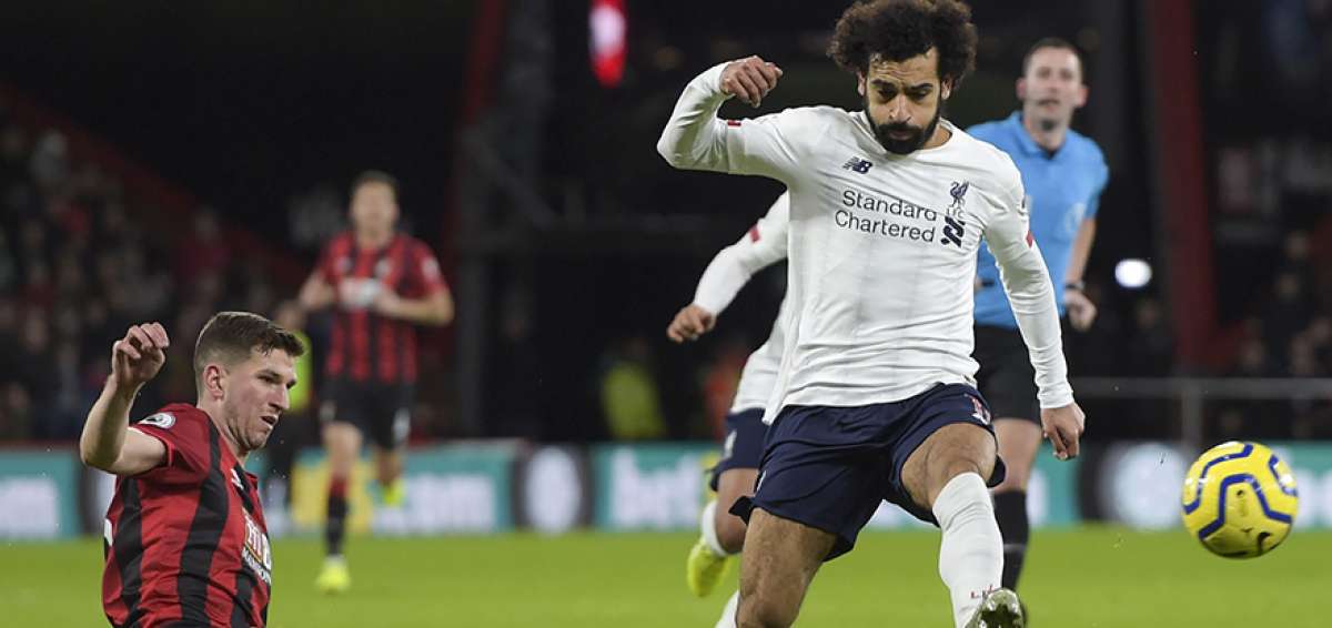 El egipcio Mohamed Salah (der.) marc&oacute; su s&eacute;ptima conquista en esta temporada en la goleada que los &rdquo;Reds&rdquo; le propinaron al Bournemouth.