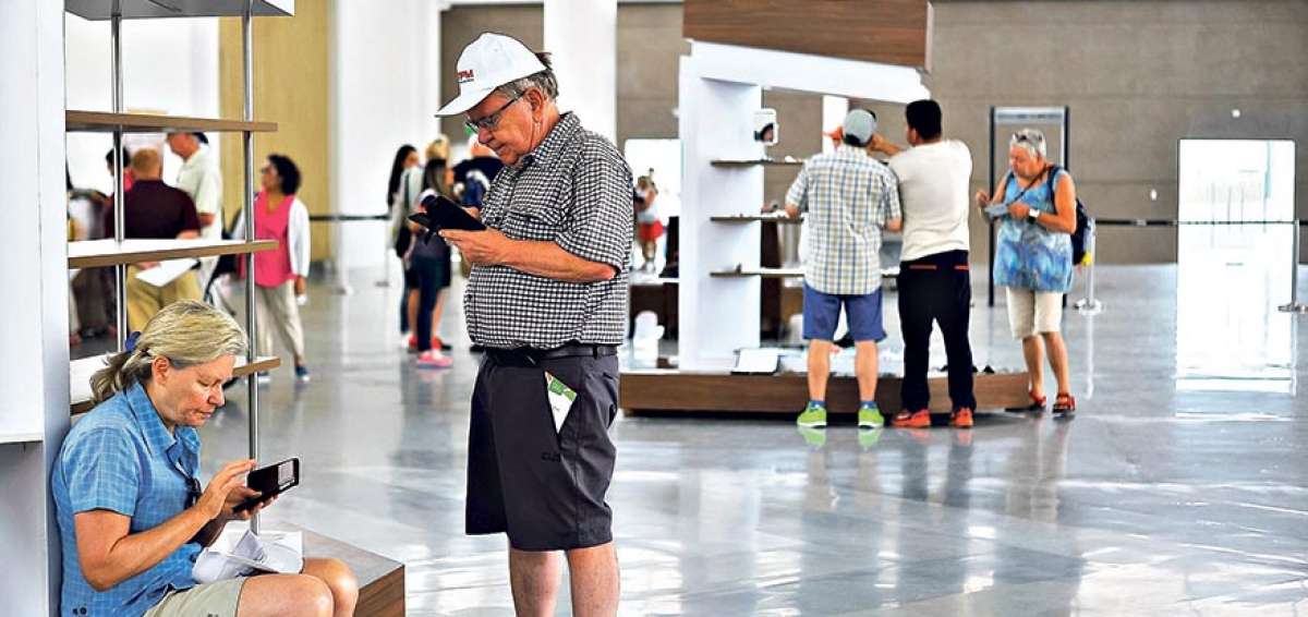 La nueva terminal de pasajeros de cruceros tiene varios servicios como el wifi gratis que agrada a los turistas.
