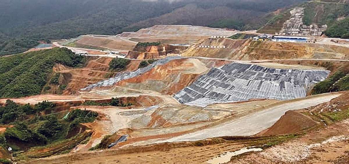 La mina a cielo abierto tiene un yacimiento de 3,18 millones de toneladas de cobre; 3,39 millones de onzas de oro y 27,11 millones de onzas de plata.