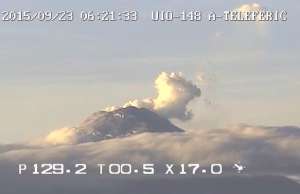 Volc&aacute;n Cotopaxi amaneci&oacute; con columna de vapor de 2.500 metros de altura (Galer&iacute;a)