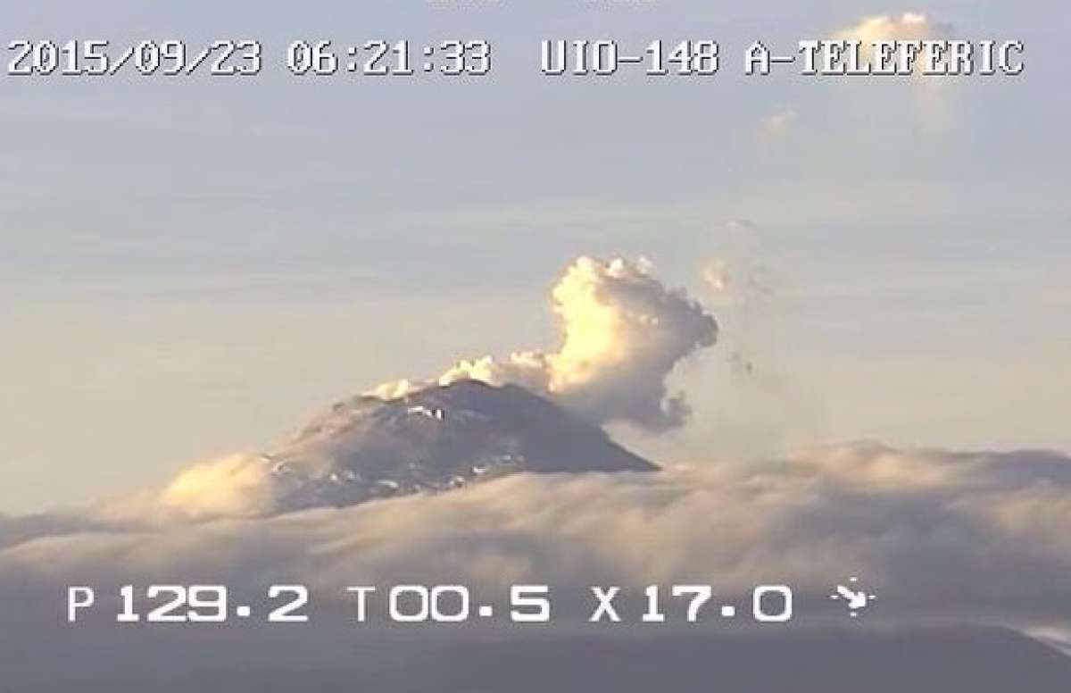 Volc&aacute;n Cotopaxi amaneci&oacute; con columna de vapor de 2.500 metros de altura (Galer&iacute;a)