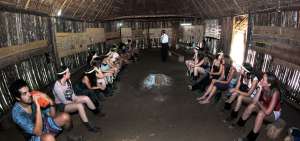 En San Jacinto, los rituales de iniciaci&oacute;n tambi&eacute;n tienen como protagonistas a j&oacute;venes visitantes de diferentes partes del mundo.