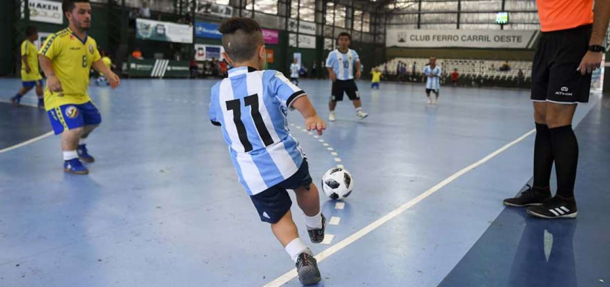 Argentina organiza primera Copa Am&eacute;rica de enanos contra la discriminaci&oacute;n