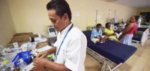 En los centros de salud de las localidades de Esmeraldas y Manab&iacute; se brinda atenci&oacute;n m&eacute;dica para los afectados por el sismo de 7.8 grados de magnitud. 