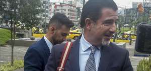Xavier Castro, abogado de Tamar Verduga, acudi&oacute; ayer a la Fiscal&iacute;a General para presentar el pedido por escrito.