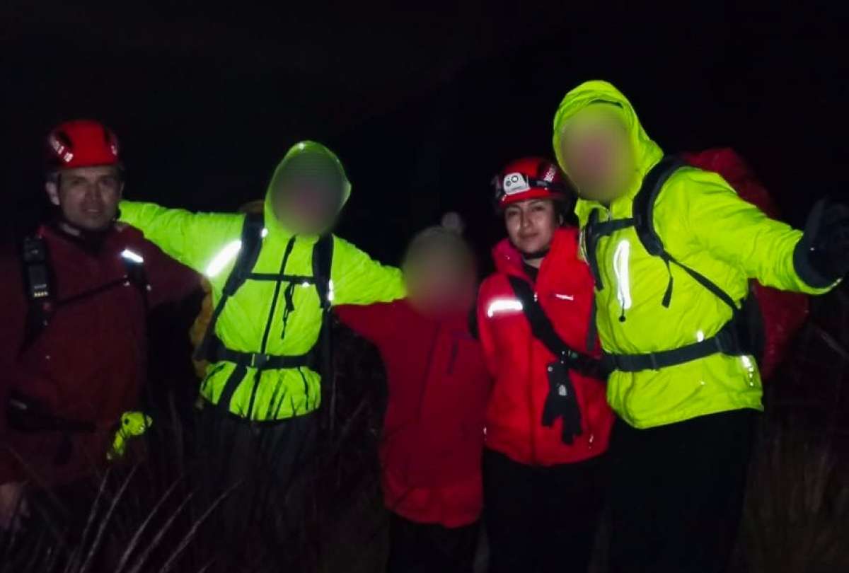 Quito: Bomberos rescatan a tres excursionistas extraviados en el Guagua Pichincha