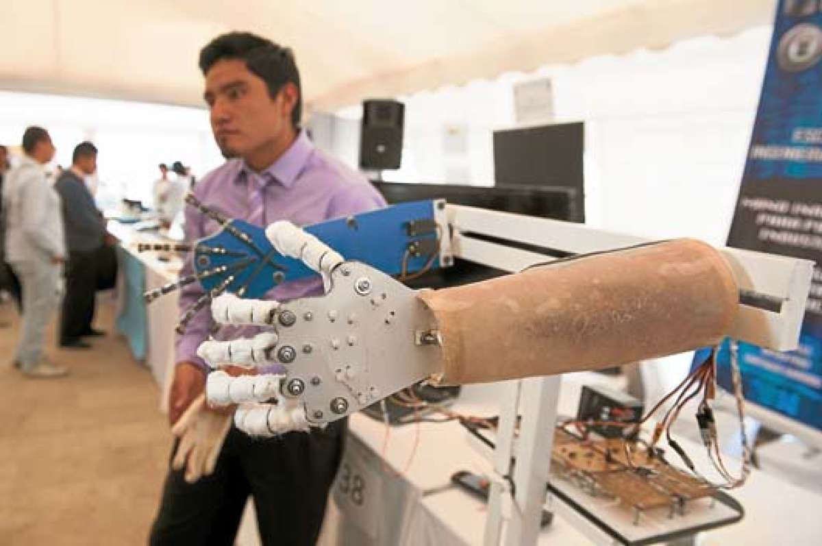Una feria de inventos muestra el ingenio de estudiantes 