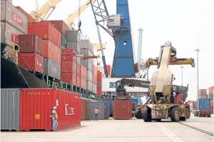Movimiento de teus en puerto de Guayaquil creci&oacute; 3,9% 