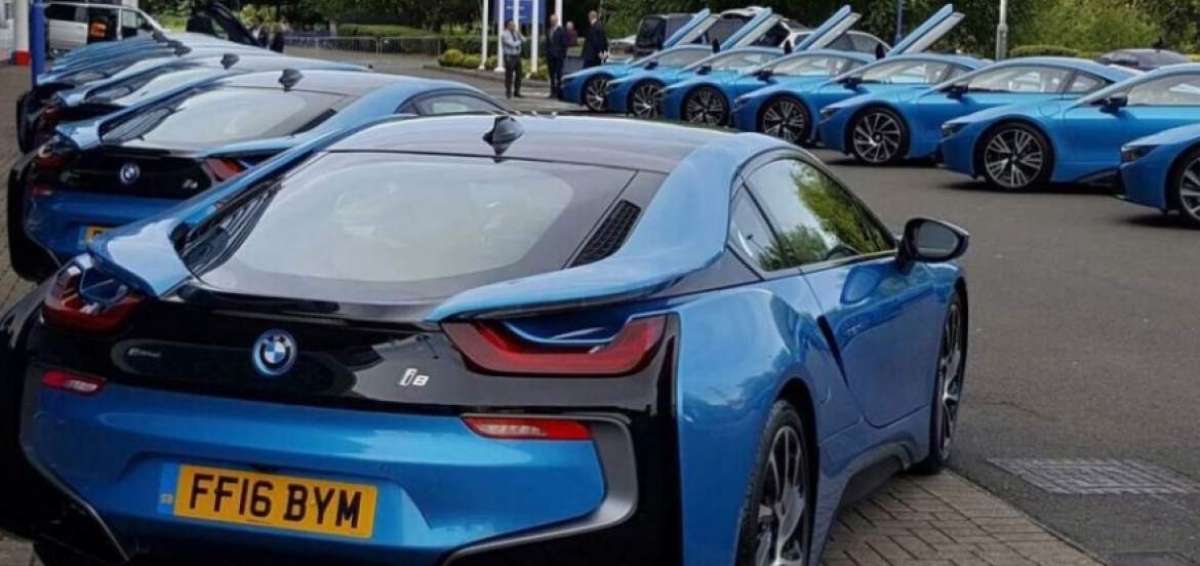 Jugadores del Leicester reciben coches de lujo por su t&iacute;tulo en la Premier