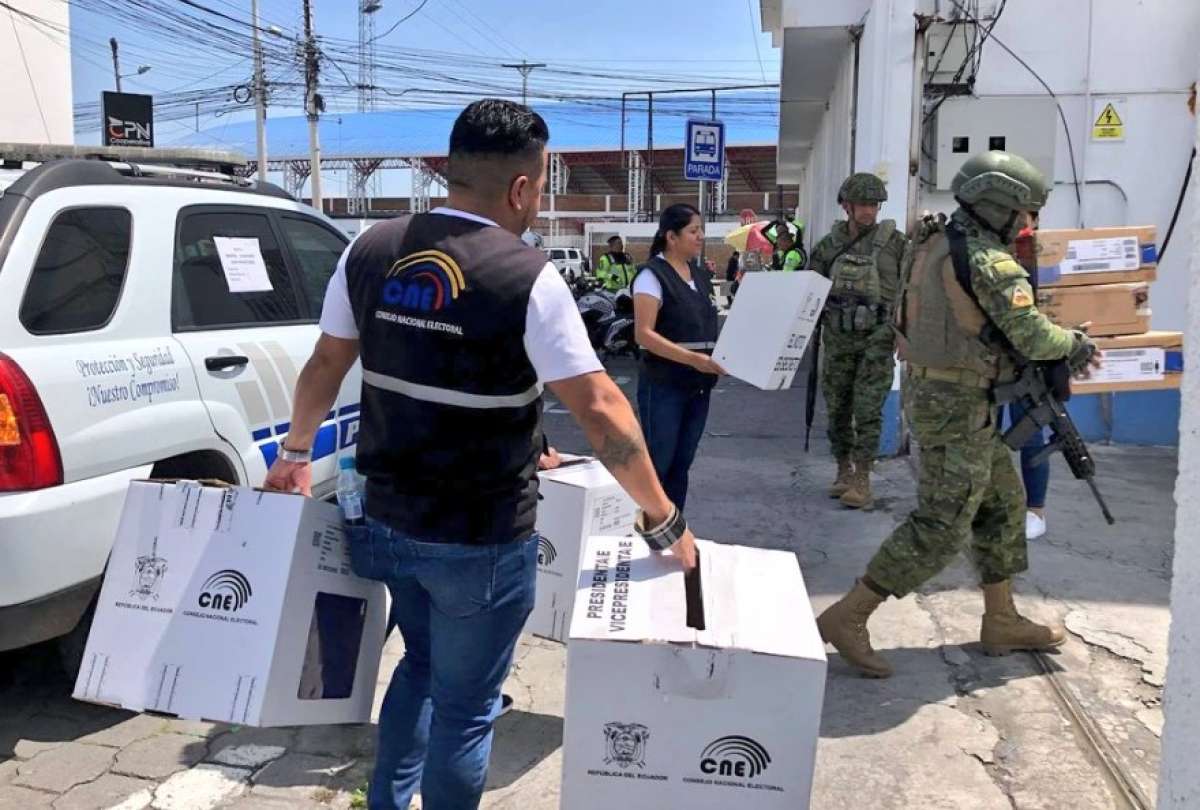 El material electoral para la Consulta Popular ya se ha entregado en ocho provincias del país.