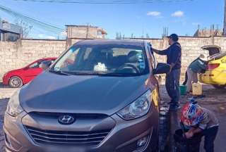 La AMC impuso una multa del 20 % de un salario básico a un ciudadano que usó agua donada para fines personales, tras lavar su auto en el sur de la capital.