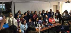 Los 22 legisladores dieron una rueda de prensa en la Asamblea Nacional. 