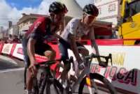 Carapaz acompañó hasta el último a su compañero que sufrió una caída en la Vuelta a España