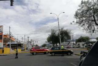 Se reportó el cierre vial  sobre la Av. Galo Plaza Lasso y N74